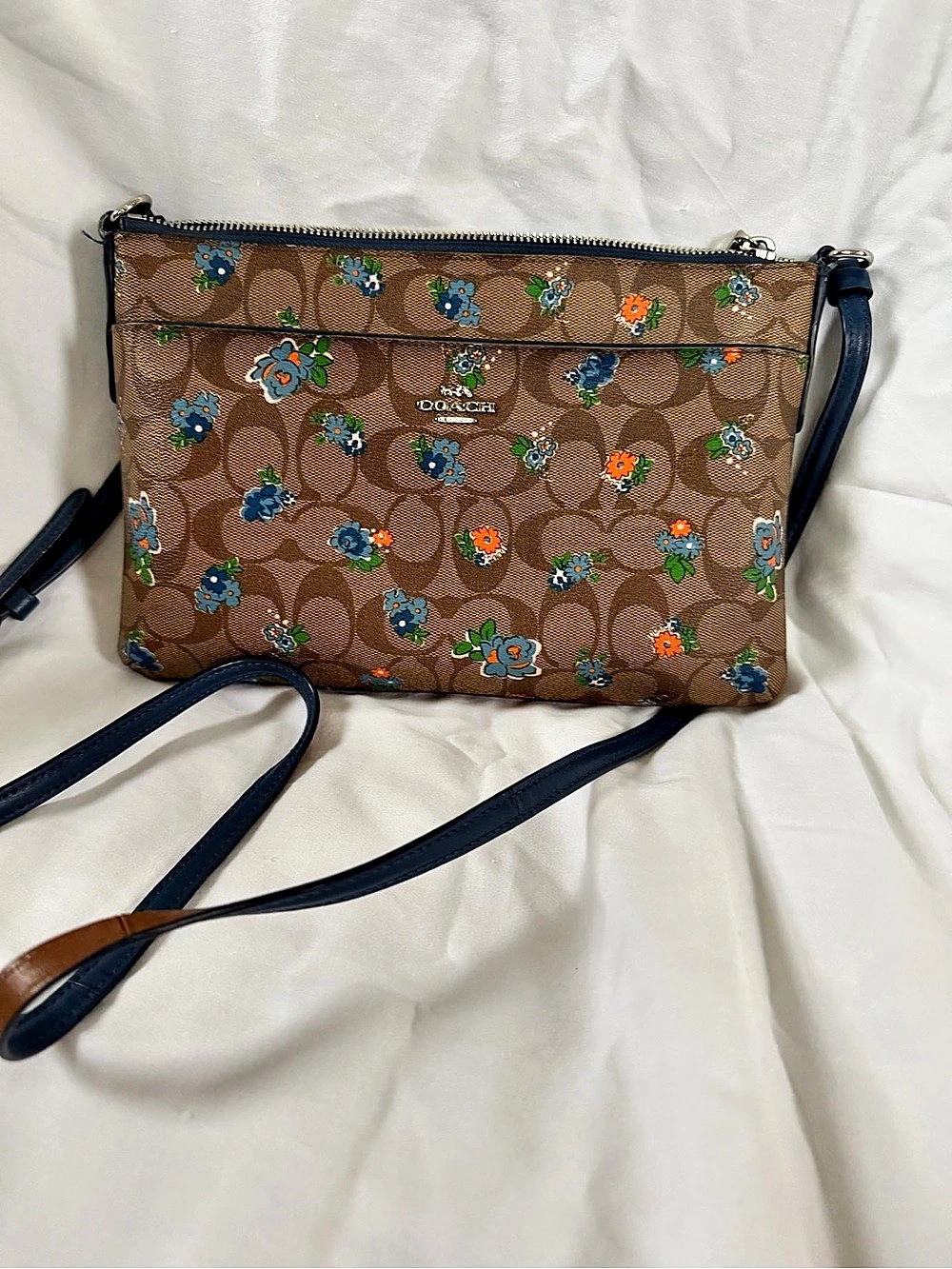 Coach Crossbody Pouch in Signature Canvas with Floral Bundle Print F72428 Floral